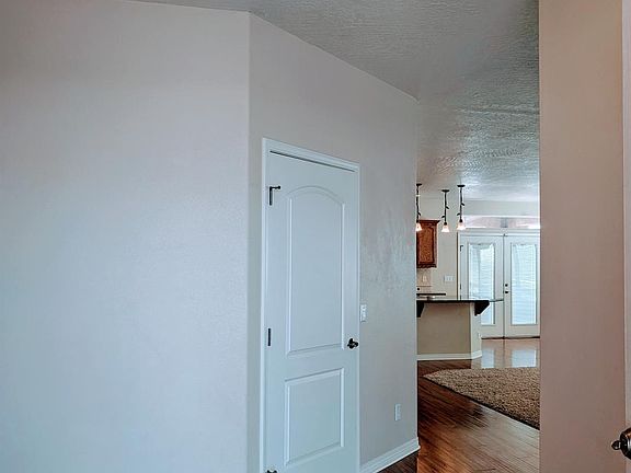 3rd image of 26931 Lakeview Dr