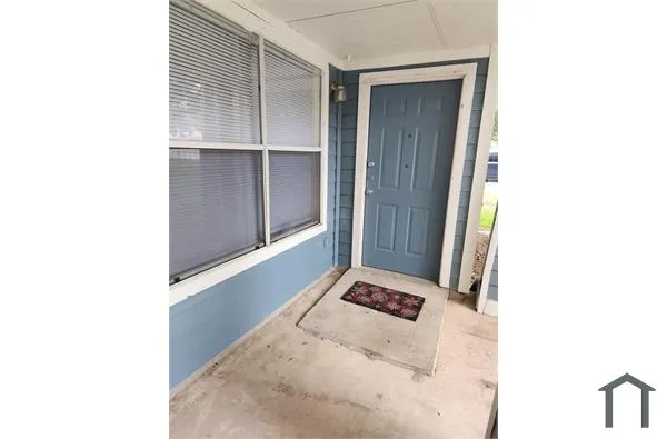 Primary Photo - 220 Kings Ct