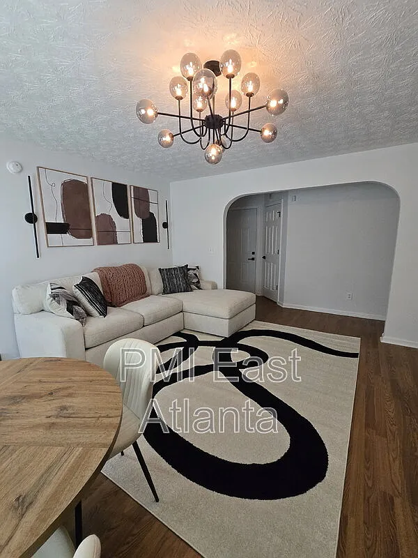 2 bed, 1.0 bath, 900 sqft, $1,995 — Photo 1