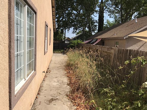 4th image of 2752 Berger Ave