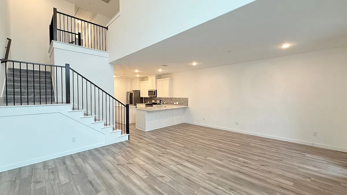 2 bed, 2.5 bath, 1781 sqft, $2,600 — Photo 4