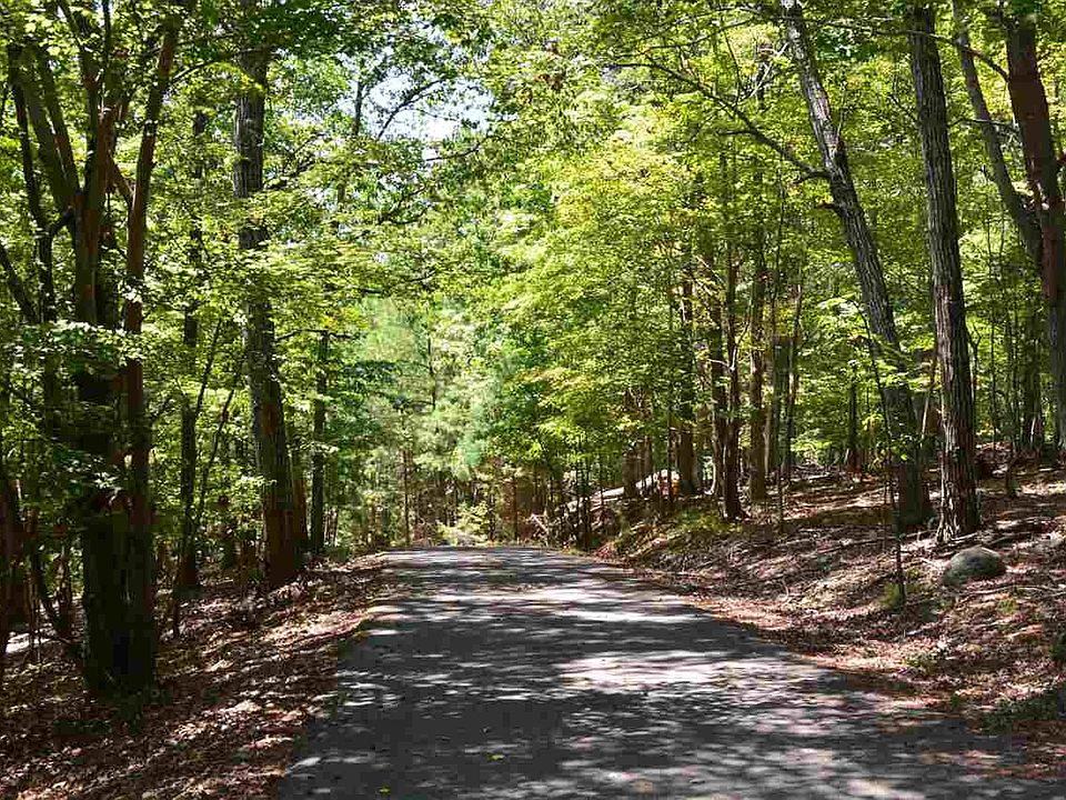1st image of 63 Wolf Hollow Ln #63