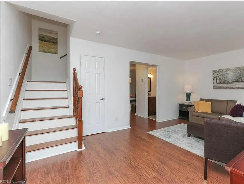 2 bed, 1.5 bath, 962 sqft, $1,500 — Photo 2