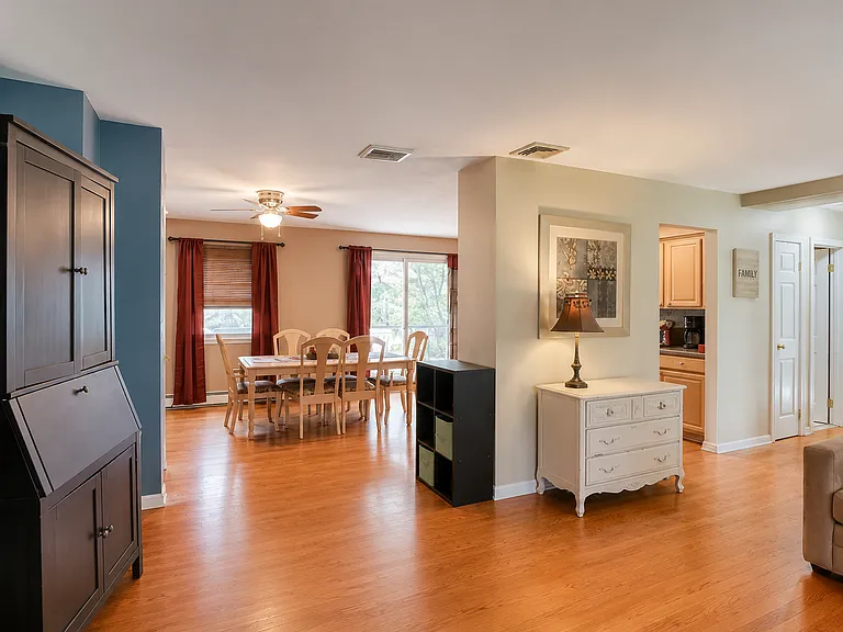 10 Capital Dr — Photo 13