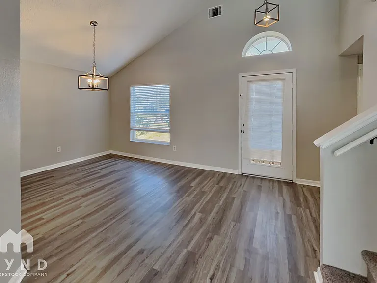 8655 Wellington Loop — Photo 9
