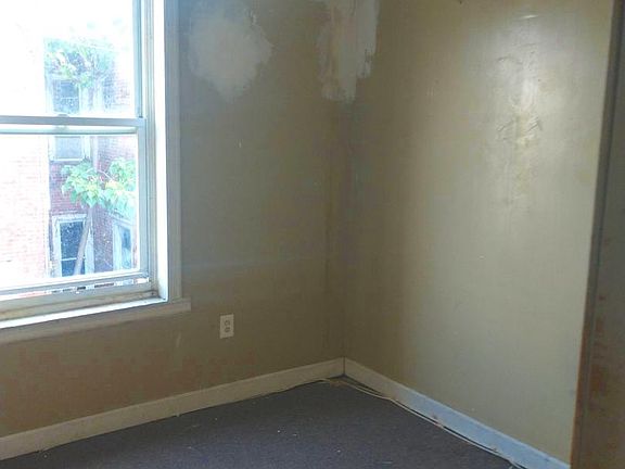 5th image of 223 E Stella St #147