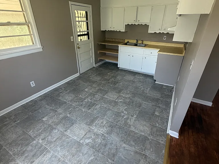 109 Paulette Ct — Photo 2