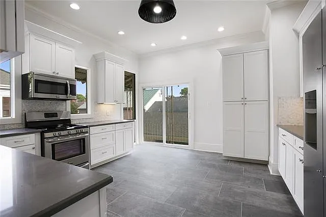 3 bed, 2.0 bath, 2000 sqft, $2,600 — Photo 3