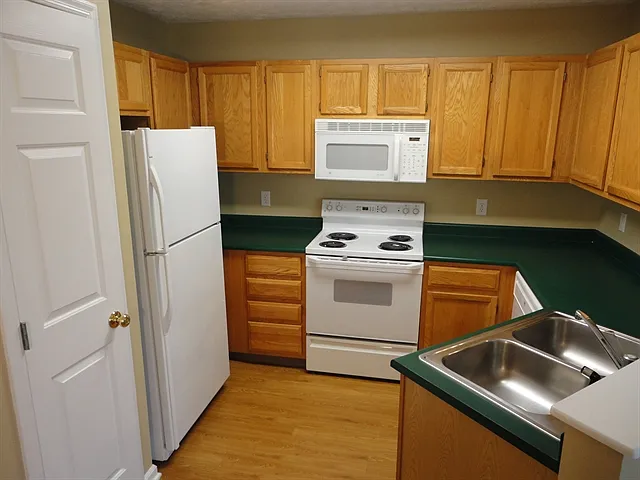 2282 Villagewood Ct — Photo 3