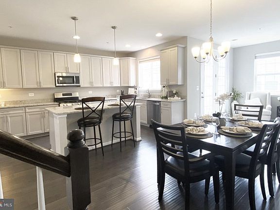 4th image of 8205 Chardonay Dr