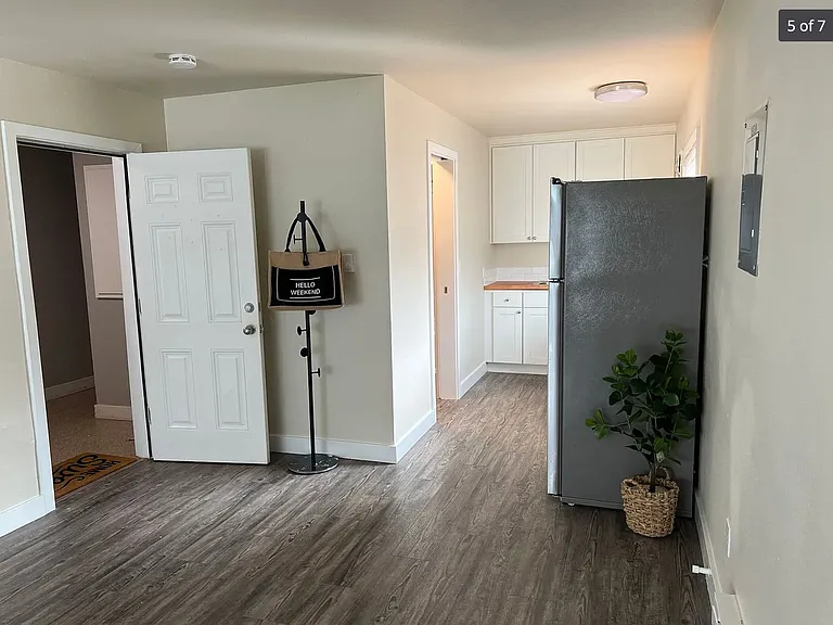 Hilltop Apartments — Photo 7