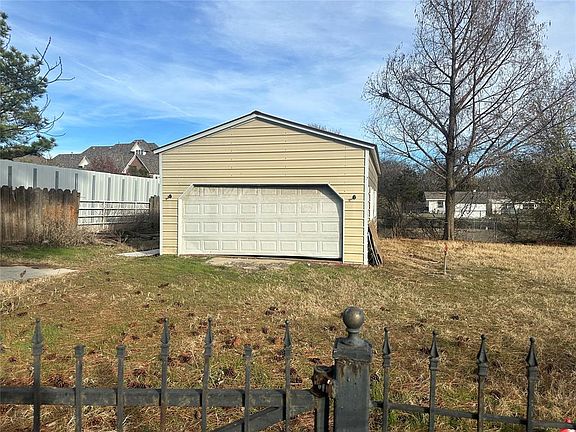 2nd image of 740 Manchester Ln