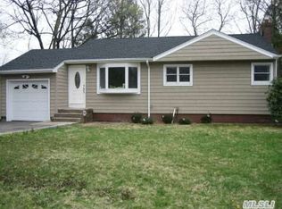 10 Dale Ln, Smithtown, NY 11787