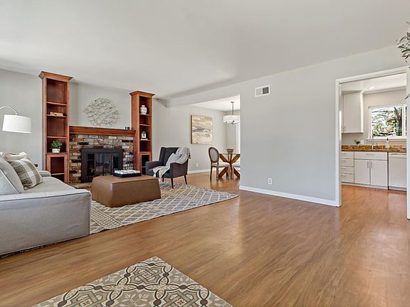 4th image of 2290 Crestmoor Dr