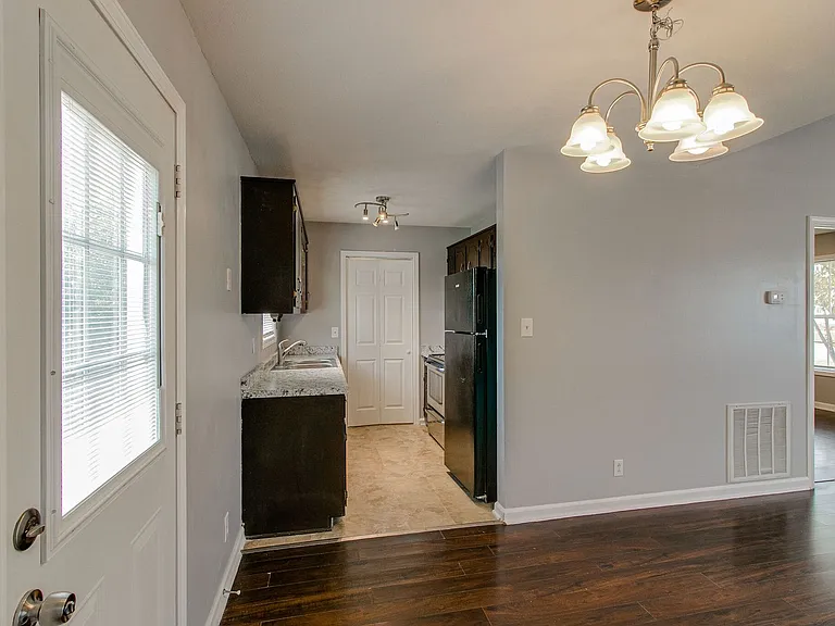 1013 Bush Ave — Photo 8