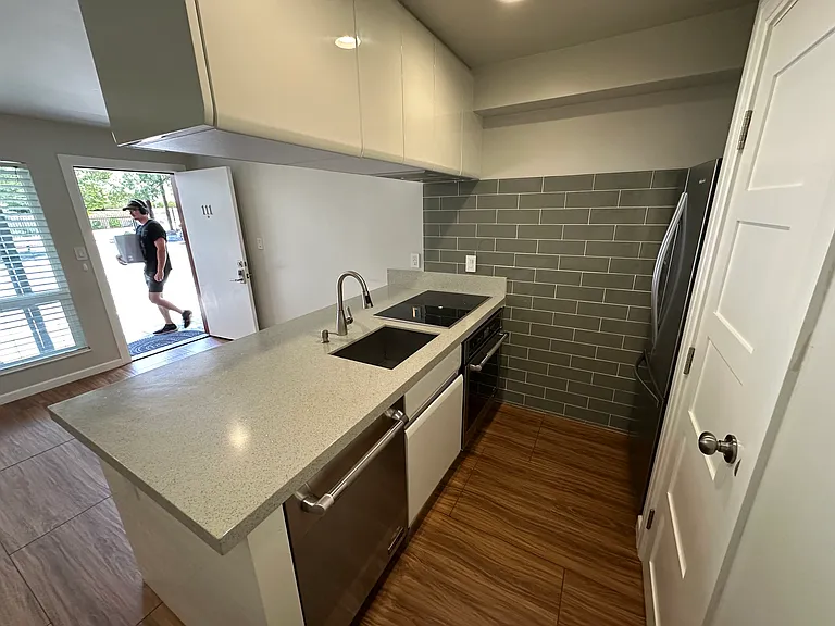 3110 Red River St #111 — Photo 2