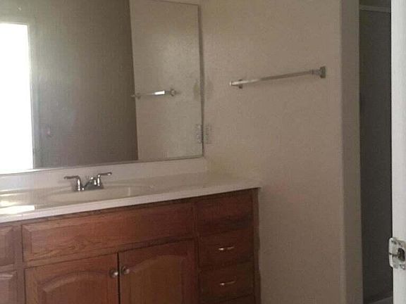 5th image of 2701 E Wood St #2