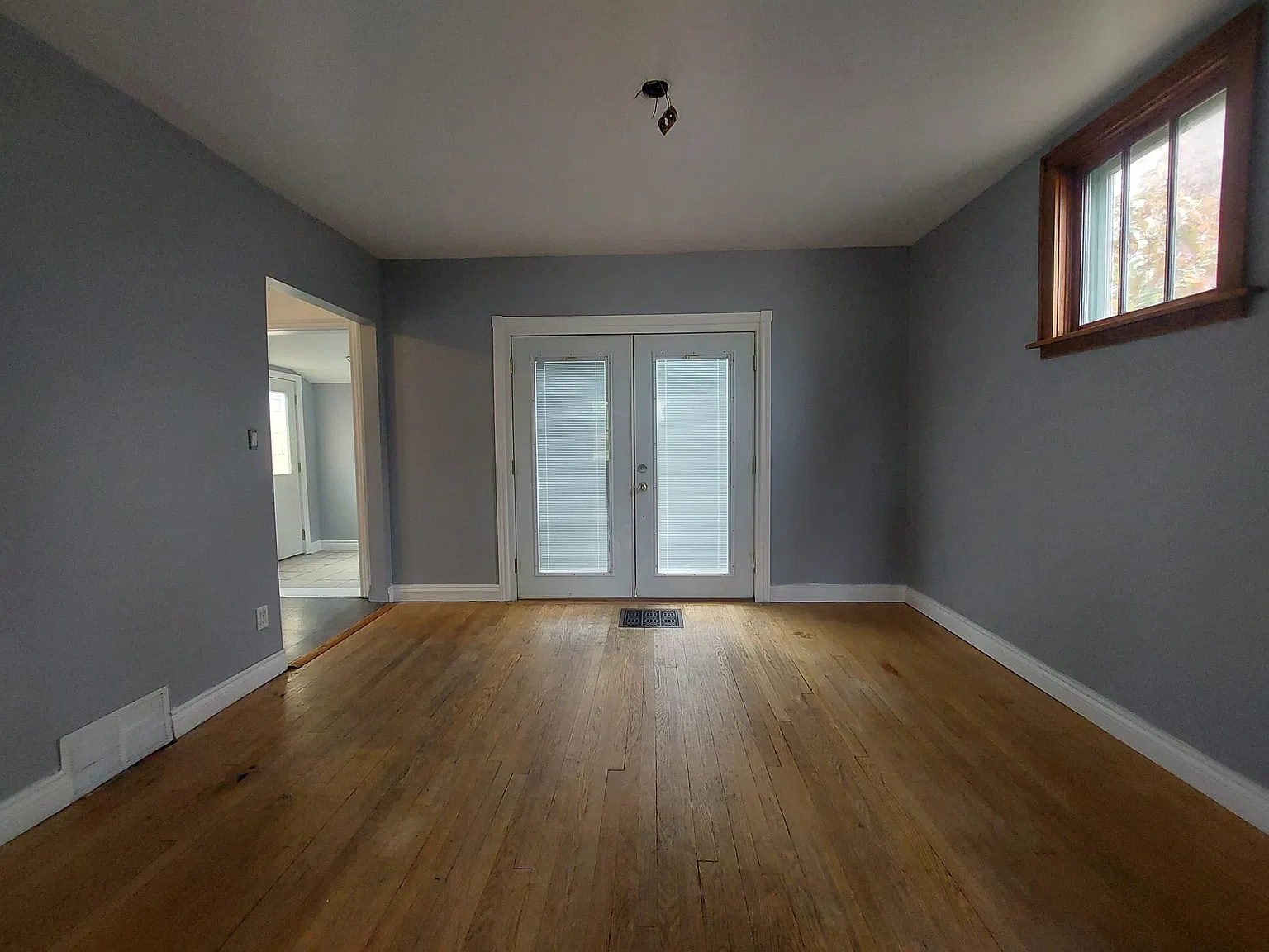 3 bed, $1,950 — Photo 2