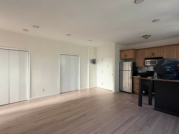 5th image of 2902 24th Ave APT 4