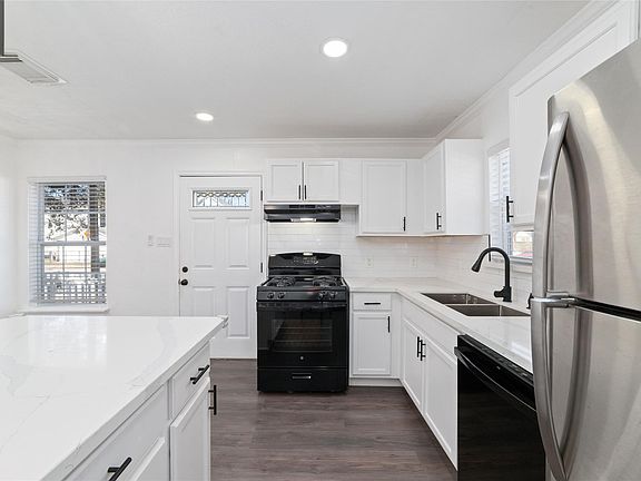 4th image of 802 E 33rd St