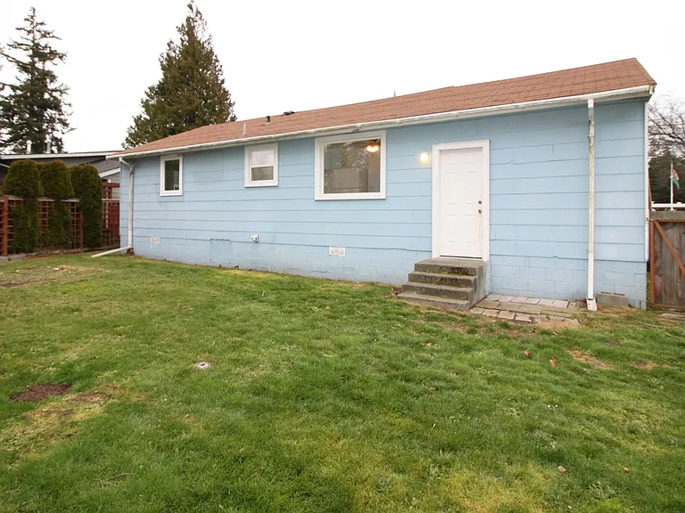441 NE Regatta Dr — Photo 9