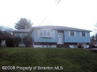 402 Carnation Dr, Clarks Summit, PA 18411