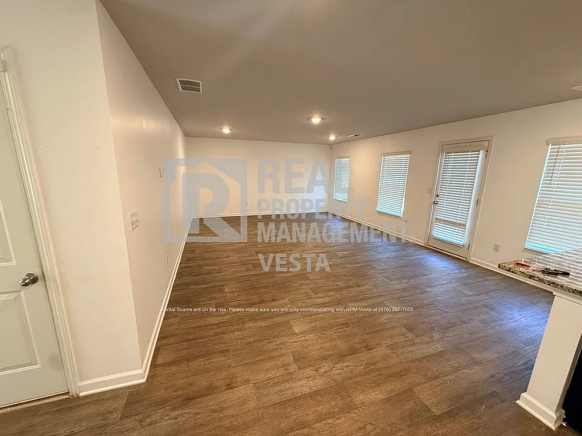Building Photo - 187 Goodall Woods Dr