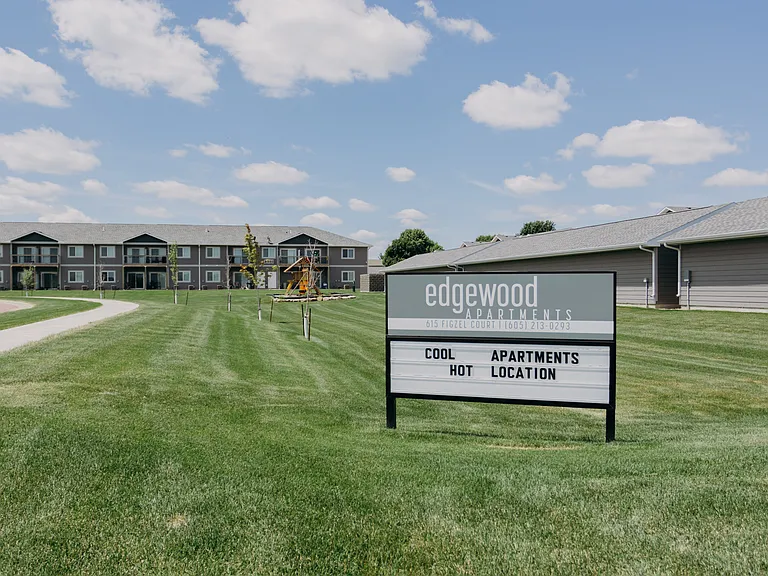 Edgewood Apartments — Photo 19