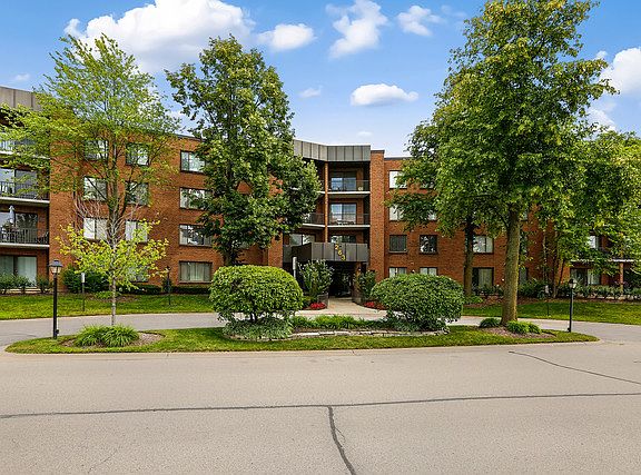 2nd image of 263 S Clubhouse Dr Unit 301