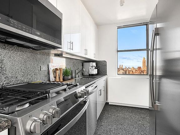 4th image of 300 E 75th St APT 4N