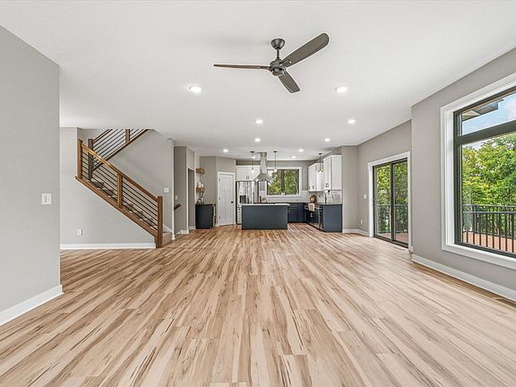 5th image of 15939 Shadyview Ln N