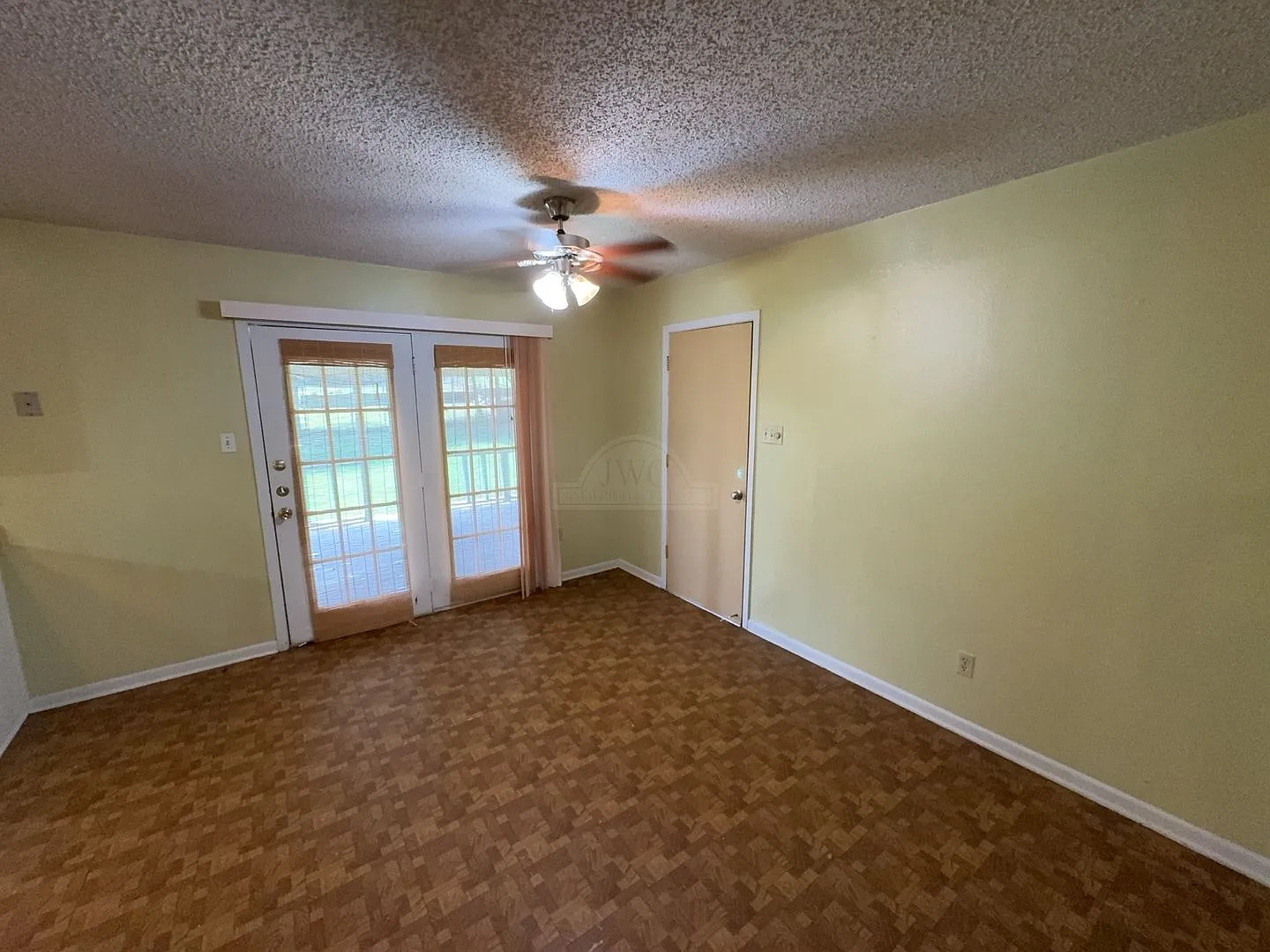 820 Michelle Dr — Photo 4