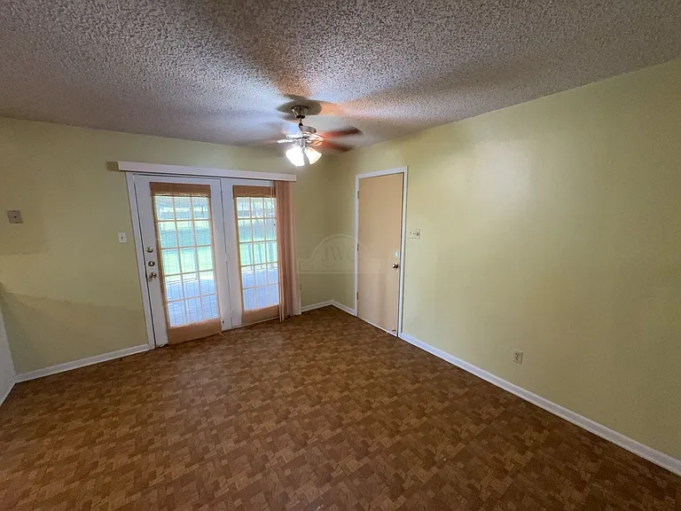 820 Michelle Dr — Photo 4