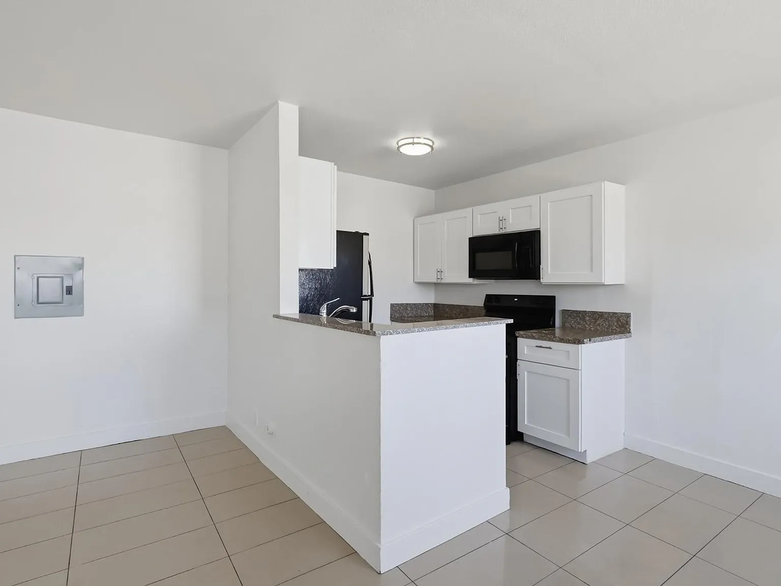 180 W New York Ave — Photo 4