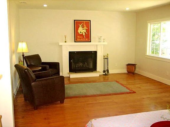 4th image of 3409 42nd St