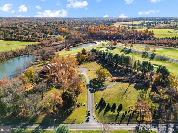 1 Gadwall Ln, New Hope, PA 18938