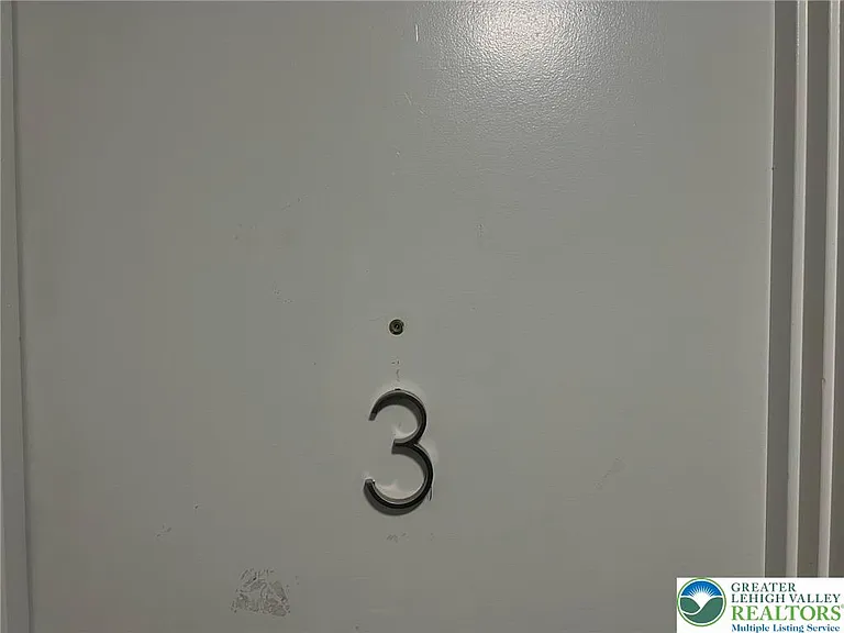 526 Broad St #3 — Photo 4