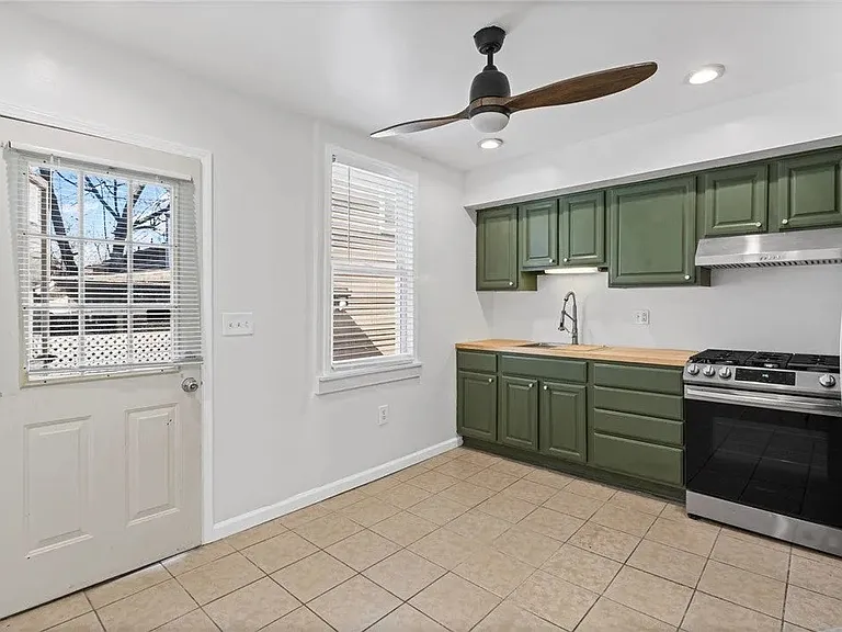 2810 Edwards Way #B — Photo 2