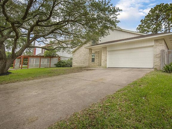 2nd image of 3 Dolphin Ln