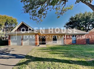 6741 Ridgetop Rd, North Richland Hills, TX 76182