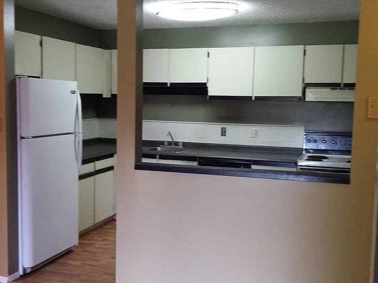 275 Kingsmere Blvd — Photo 4