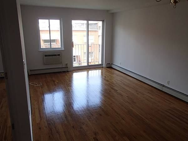 1st image of 3167 42nd St