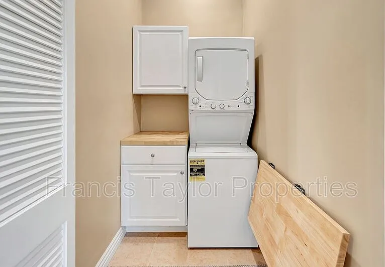2861 Eastview Ter — Photo 15