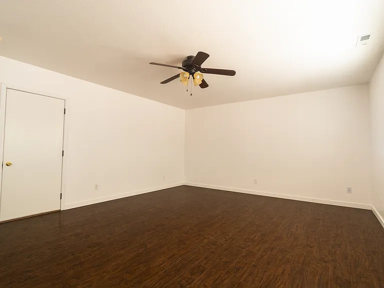 1395 Roseville Dr — Photo 6