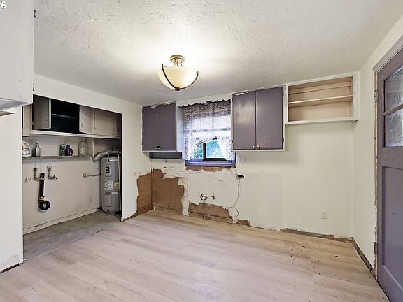 5th image of 2145 Arthur St