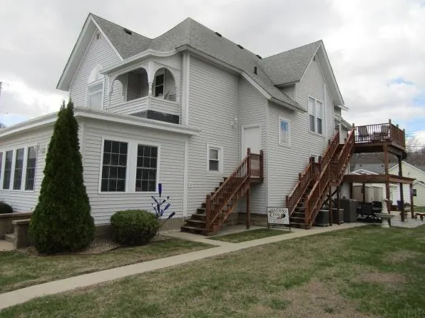 130 S River Park Dr, Guttenberg, IA 52052