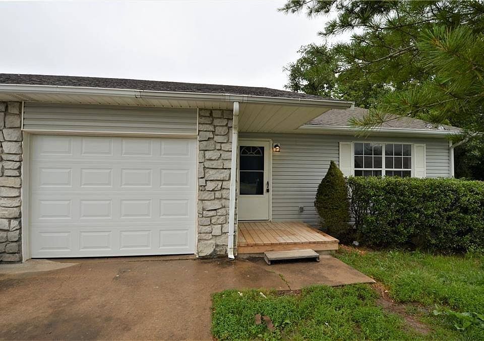 1st image of 202 White Oak Dr NE #A