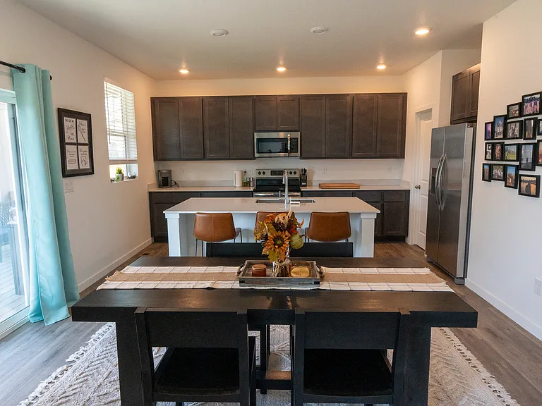 2560 Canfield Ln — Photo 36