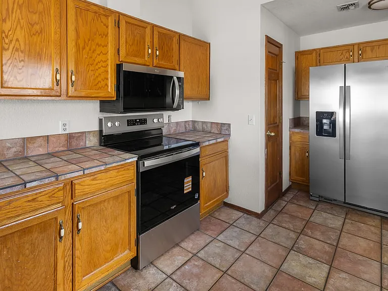 1143 N Ironwood Ct #N — Photo 8