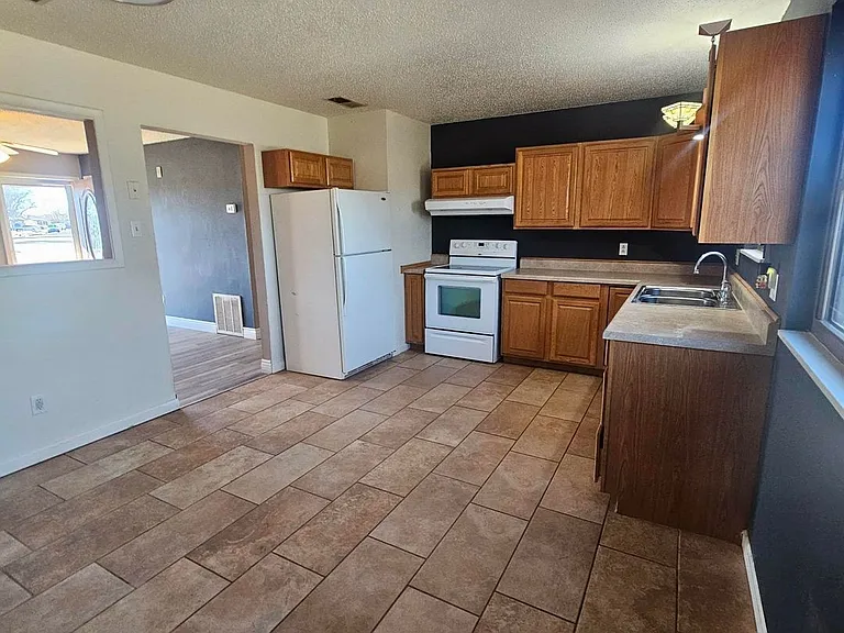 129 Tucker Cir — Photo 4